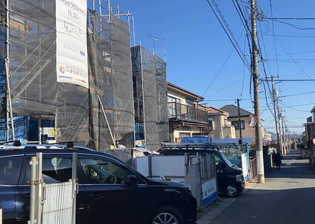 現地をご見学に行く際は、道路の幅や周辺の交通量、施設などをご確認頂くことをおすすめします！ある程度イメージをつけたいという場合は、同売主の施工事例や完成パースもお見せします。