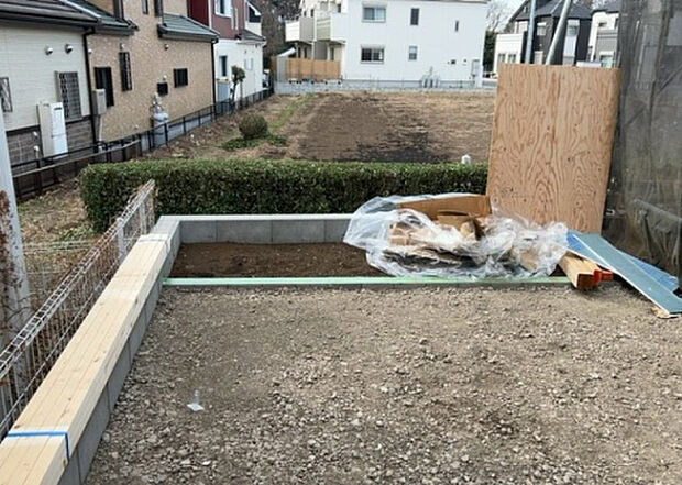 家族でのBBQを行うのであれば3坪程度の広さがあればよいでしょう。ガーデニングや家庭菜園を楽しむ際は、手入れが行き届く範囲にすると安心です。また、庭のある方角や接道が気になる方は事前に確認しましょう。