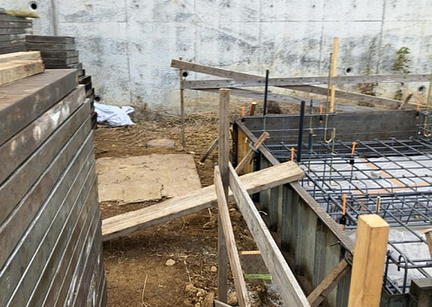 家族でのBBQを行うのであれば3坪程度の広さがあればよいでしょう。ガーデニングや家庭菜園を楽しむ際は、手入れが行き届く範囲にすると安心です。また、庭のある方角や接道が気になる方は事前に確認しましょう。