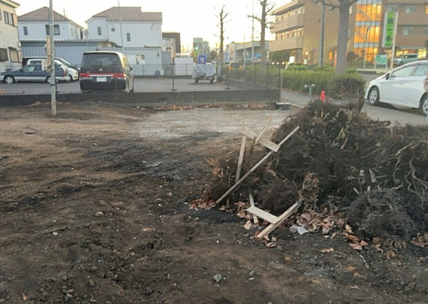 木造住宅とは土台、壁、柱など建築物の強度を支える構造体の材に木が使用されている構造を指します。構造体は建物の自重を支えるだけではなく風圧や水圧、積裁荷重などあらゆる衝撃に耐えるための基礎です。