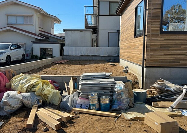 家族でのBBQを行うのであれば3坪程度の広さがあればよいでしょう。ガーデニングや家庭菜園を楽しむ際は、手入れが行き届く範囲にすると安心です。また、庭のある方角や接道が気になる方は事前に確認しましょう。