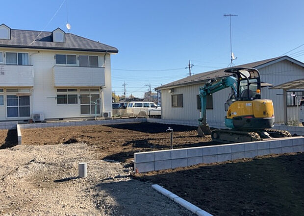 現地をご見学に行く際は、道路の幅や周辺の交通量、施設などをご確認頂くことをおすすめします！ある程度イメージをつけたいという場合は、同売主の施工事例や完成パースもお見せします。