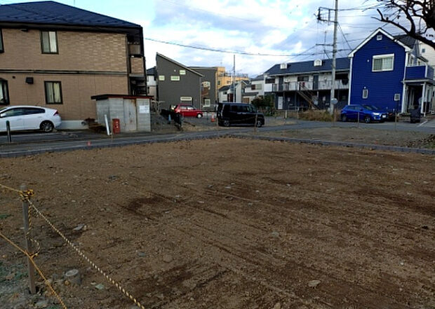 現地をご見学に行く際は、道路の幅や周辺の交通量、施設などをご確認頂くことをおすすめします！ある程度イメージをつけたいという場合は、同売主の施工事例や完成パースもお見せします。