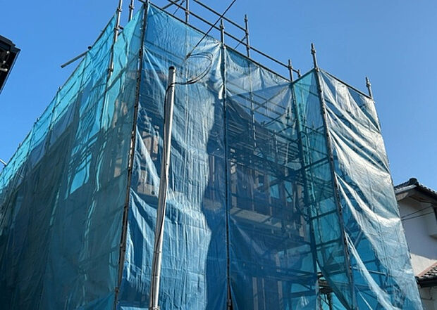 現地をご見学に行く際は、道路の幅や周辺の交通量、施設などをご確認頂くことをおすすめします！ある程度イメージをつけたいという場合は、同売主の施工事例や完成パースもお見せします。