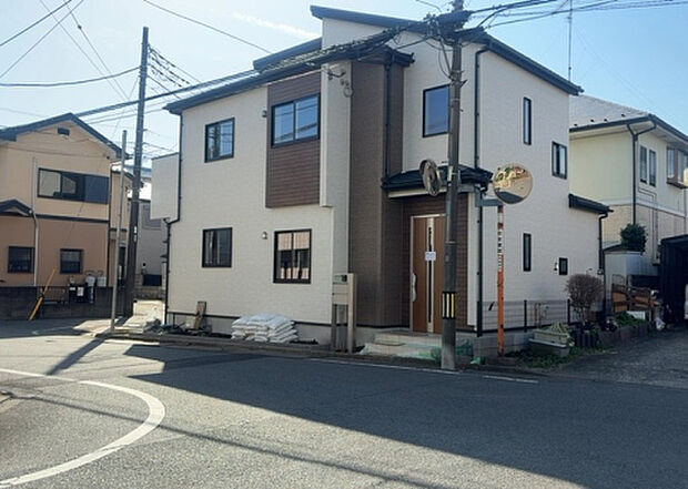 ついに完成致しました！現地をご見学に行く際は、道路の幅や周辺の交通量、施設などをご確認頂くことをおすすめします！物件の流れが早いため、内見をしたい方はお早めに当社営業までお問い合わせ頂きご予約下さい！