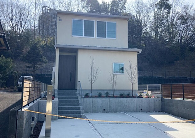 ついに完成致しました！現地をご見学に行く際は、道路の幅や周辺の交通量、施設などをご確認頂くことをおすすめします！物件の流れが早いため、内見をしたい方はお早めに当社営業までお問い合わせ頂きご予約下さい！