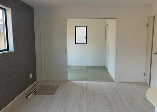 リビングの間取りの種類は大きくわけてリビングとダイニングが別になっているタイプ、リビングダイニング一体型です。どちらも一長一短ですので、家を選ぶ時はその両面をチェックして決めるようにしましょう。