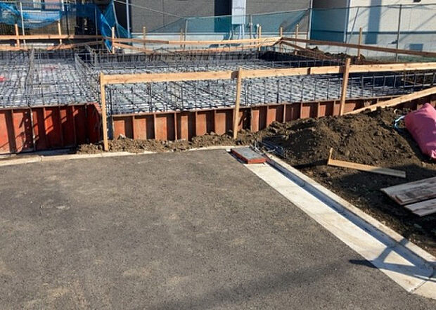 桜や紅葉の名所に出かける人は多いと思いますが、家にいながら季節の移ろいを感じる生活を送りませんか？リビングや窓から見える景色が生活を彩るワンポイントに！現地から見える景色を堪能してみては如何でしょう。