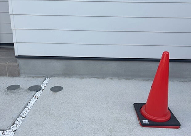 木造住宅とは土台、壁、柱など建築物の強度を支える構造体の材に木が使用されている構造を指します。構造体は建物の自重を支えるだけではなく風圧や水圧、積裁荷重などあらゆる衝撃に耐えるための基礎です。