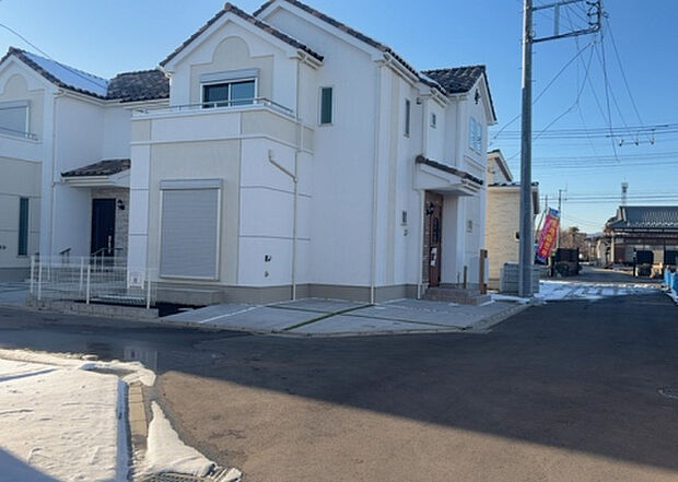 ついに完成致しました！現地をご見学に行く際は、道路の幅や周辺の交通量、施設などをご確認頂くことをおすすめします！物件の流れが早いため、内見をしたい方はお早めに当社営業までお問い合わせ頂きご予約下さい！