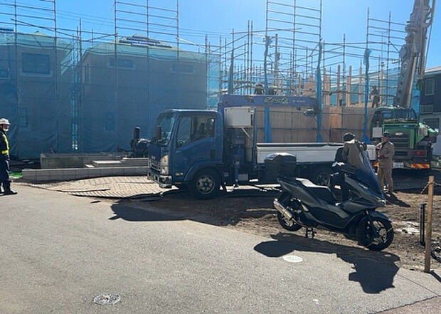 木造住宅とは土台、壁、柱など建築物の強度を支える構造体の材に木が使用されている構造を指します。構造体は建物の自重を支えるだけではなく風圧や水圧、積裁荷重などあらゆる衝撃に耐えるための基礎です。