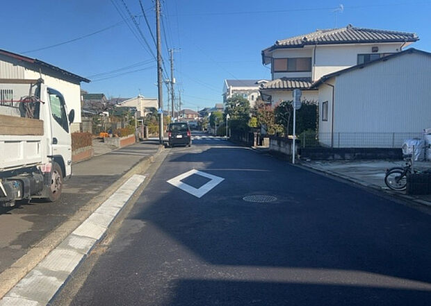 桜や紅葉の名所に出かける人は多いと思いますが、家にいながら季節の移ろいを感じる生活を送りませんか?リビングや窓から見える景色が生活を彩るワンポイントに!現地から見える景色を堪能してみては如何でしょう。