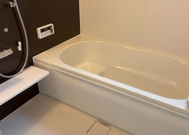 入浴時の快適さも大事なことですが、綺麗な状態を維持できなければ気持ちよく入浴できません。毎日の掃除が楽という点は大事なポイントになります!カビが生えにくく掃除がしやすい、壁や浴槽を選ぶといいでしょう。