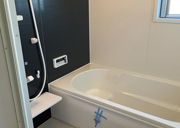 入浴時の快適さも大事なことですが、綺麗な状態を維持できなければ気持ちよく入浴できません。毎日の掃除が楽という点は大事なポイントになります!カビが生えにくく掃除がしやすい、壁や浴槽を選ぶといいでしょう。