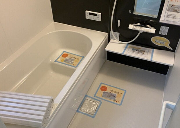 入浴時の快適さも大事なことですが、綺麗な状態を維持できなければ気持ちよく入浴できません。毎日の掃除が楽という点は大事なポイントになります！カビが生えにくく掃除がしやすい、壁や浴槽を選ぶといいでしょう。