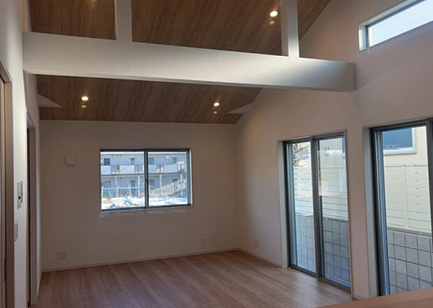 リビングの間取りの種類は大きくわけてリビングとダイニングが別になっているタイプ、リビングダイニング一体型です。どちらも一長一短ですので、家を選ぶ時はその両面をチェックして決めるようにしましょう。