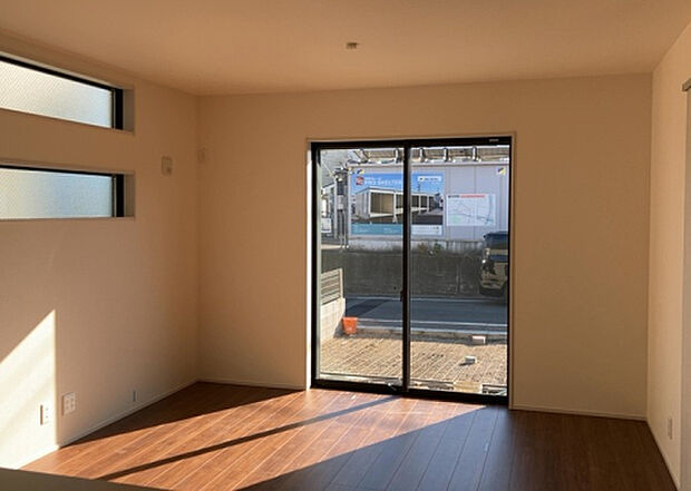 リビングの間取りの種類は大きくわけてリビングとダイニングが別になっているタイプ、リビングダイニング一体型です。どちらも一長一短ですので、家を選ぶ時はその両面をチェックして決めるようにしましょう。