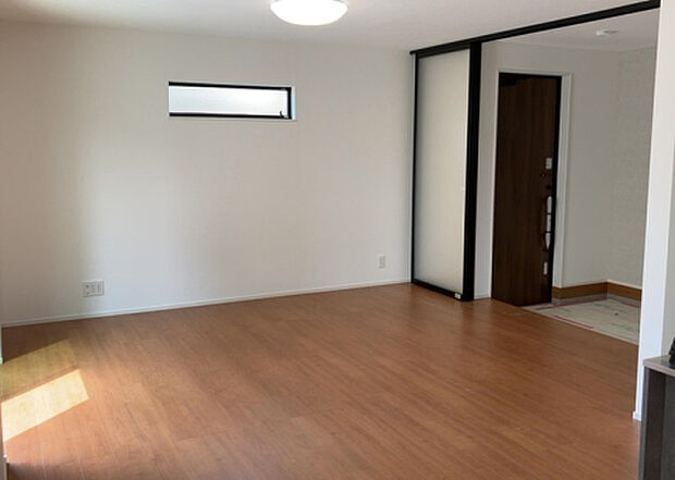 リビングの間取りの種類は大きくわけてリビングとダイニングが別になっているタイプ、リビングダイニング一体型です。どちらも一長一短ですので、家を選ぶ時はその両面をチェックして決めるようにしましょう。