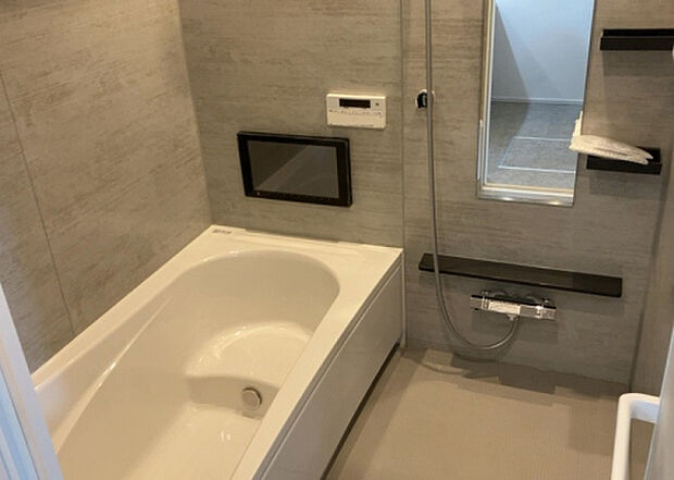 入浴時の快適さも大事なことですが、綺麗な状態を維持できなければ気持ちよく入浴できません。毎日の掃除が楽という点は大事なポイントになります!カビが生えにくく掃除がしやすい、壁や浴槽を選ぶといいでしょう。