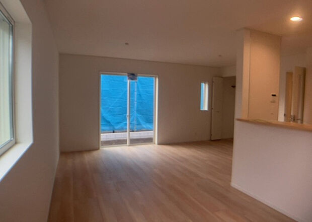 リビングの間取りの種類は大きくわけてリビングとダイニングが別になっているタイプ、リビングダイニング一体型です。どちらも一長一短ですので、家を選ぶ時はその両面をチェックして決めるようにしましょう。