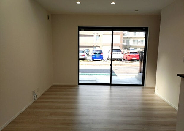 リビングの間取りの種類は大きくわけてリビングとダイニングが別になっているタイプ、リビングダイニング一体型です。どちらも一長一短ですので、家を選ぶ時はその両面をチェックして決めるようにしましょう。