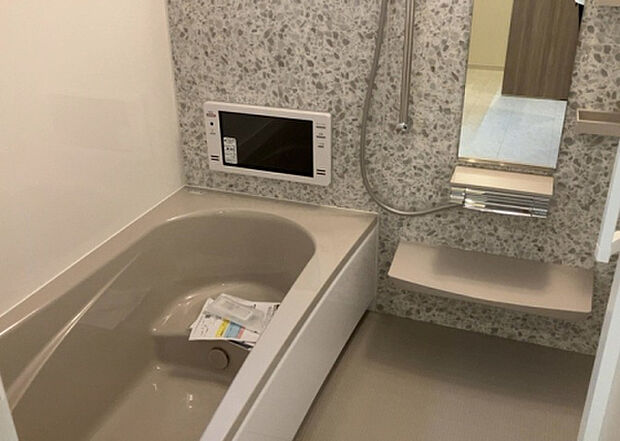 入浴時の快適さも大事なことですが、綺麗な状態を維持できなければ気持ちよく入浴できません。毎日の掃除が楽という点は大事なポイントになります!カビが生えにくく掃除がしやすい、壁や浴槽を選ぶといいでしょう。