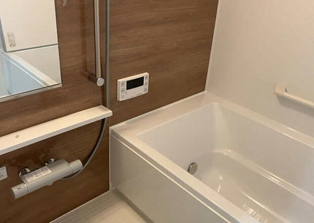 入浴時の快適さも大事なことですが、綺麗な状態を維持できなければ気持ちよく入浴できません。毎日の掃除が楽という点は大事なポイントになります!カビが生えにくく掃除がしやすい、壁や浴槽を選ぶといいでしょう。