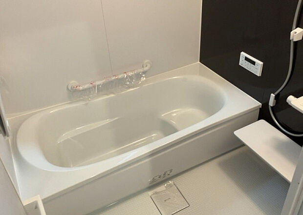 入浴時の快適さも大事なことですが、綺麗な状態を維持できなければ気持ちよく入浴できません。毎日の掃除が楽という点は大事なポイントになります!カビが生えにくく掃除がしやすい、壁や浴槽を選ぶといいでしょう。