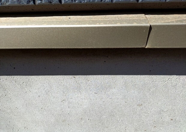 木造住宅とは土台、壁、柱など建築物の強度を支える構造体の材に木が使用されている構造を指します。構造体は建物の自重を支えるだけではなく風圧や水圧、積裁荷重などあらゆる衝撃に耐えるための基礎です。