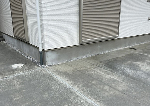 木造住宅とは土台、壁、柱など建築物の強度を支える構造体の材に木が使用されている構造を指します。構造体は建物の自重を支えるだけではなく風圧や水圧、積裁荷重などあらゆる衝撃に耐えるための基礎です。