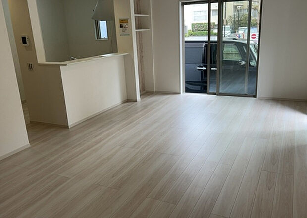 リビングの間取りの種類は大きくわけてリビングとダイニングが別になっているタイプ、リビングダイニング一体型です。どちらも一長一短ですので、家を選ぶ時はその両面をチェックして決めるようにしましょう。