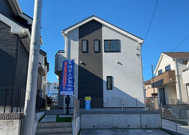 ついに完成致しました!現地をご見学に行く際は、道路の幅や周辺の交通量、施設などをご確認頂くことをおすすめします!物件の流れが早いため、内見をしたい方はお早めに当社営業までお問い合わせ頂きご予約下さい!