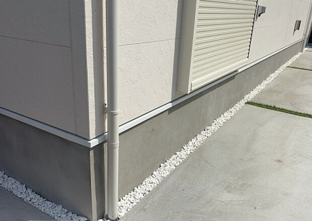 木造住宅とは土台、壁、柱など建築物の強度を支える構造体の材に木が使用されている構造を指します。構造体は建物の自重を支えるだけではなく風圧や水圧、積裁荷重などあらゆる衝撃に耐えるための基礎です。