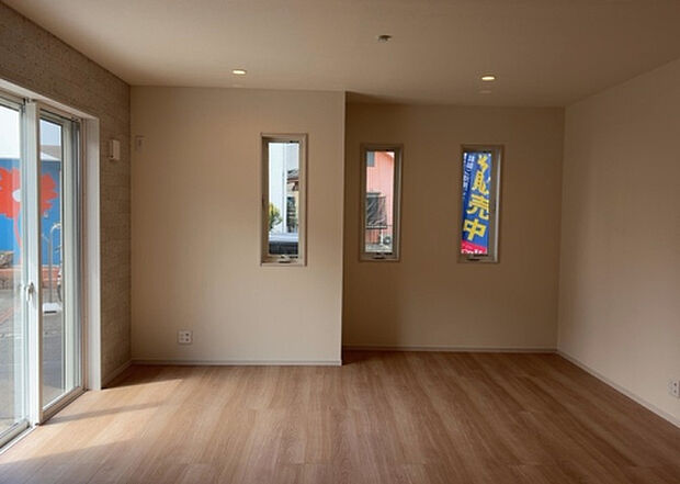 リビングの間取りの種類は大きくわけてリビングとダイニングが別になっているタイプ、リビングダイニング一体型です。どちらも一長一短ですので、家を選ぶ時はその両面をチェックして決めるようにしましょう。