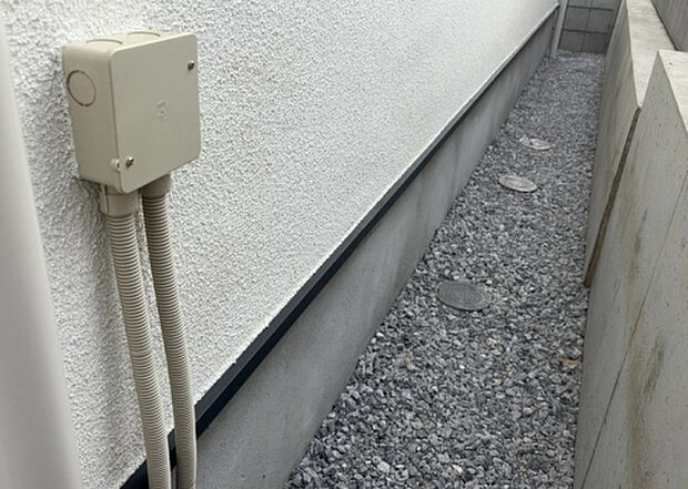 木造住宅とは土台、壁、柱など建築物の強度を支える構造体の材に木が使用されている構造を指します。構造体は建物の自重を支えるだけではなく風圧や水圧、積裁荷重などあらゆる衝撃に耐えるための基礎です。