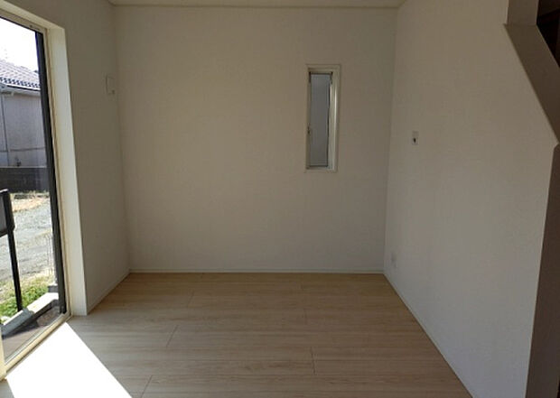 リビングの間取りの種類は大きくわけてリビングとダイニングが別になっているタイプ、リビングダイニング一体型です。どちらも一長一短ですので、家を選ぶ時はその両面をチェックして決めるようにしましょう。