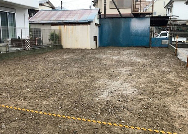 木造住宅とは土台、壁、柱など建築物の強度を支える構造体の材に木が使用されている構造を指します。構造体は建物の自重を支えるだけではなく風圧や水圧、積裁荷重などあらゆる衝撃に耐えるための基礎です。