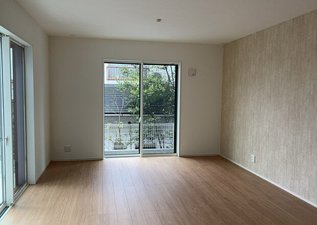 リビングの間取りの種類は大きくわけてリビングとダイニングが別になっているタイプ、リビングダイニング一体型です。どちらも一長一短ですので、家を選ぶ時はその両面をチェックして決めるようにしましょう。