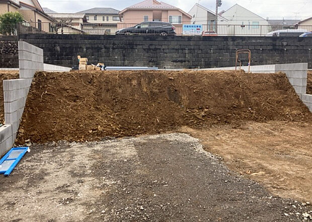 家族でのBBQを行うのであれば3坪程度の広さがあればよいでしょう。ガーデニングや家庭菜園を楽しむ際は、手入れが行き届く範囲にすると安心です。また、庭のある方角や接道が気になる方は事前に確認しましょう。