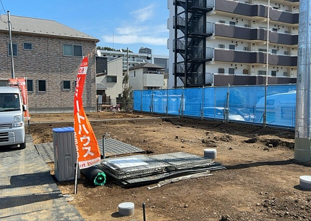 家族でのBBQを行うのであれば3坪程度の広さがあればよいでしょう。ガーデニングや家庭菜園を楽しむ際は、手入れが行き届く範囲にすると安心です。また、庭のある方角や接道が気になる方は事前に確認しましょう。