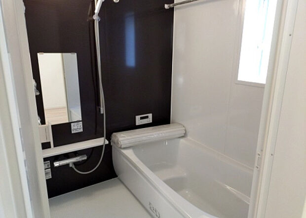 入浴時の快適さも大事なことですが、綺麗な状態を維持できなければ気持ちよく入浴できません。毎日の掃除が楽という点は大事なポイントになります！カビが生えにくく掃除がしやすい、壁や浴槽を選ぶといいでしょう。