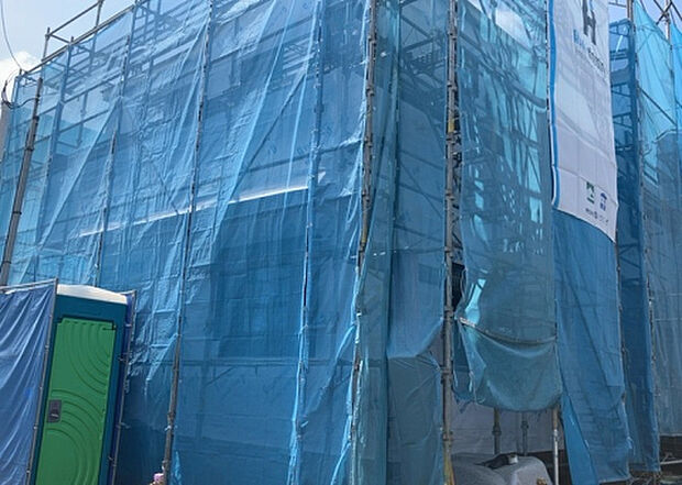 現地をご見学に行く際は、道路の幅や周辺の交通量、施設などをご確認頂くことをおすすめします!ある程度イメージをつけたいという場合は、同売主の施工事例や完成パースもお見せします。