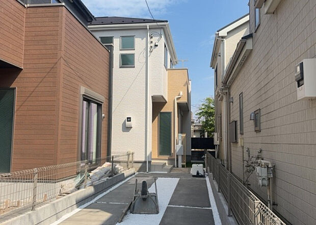 ついに完成致しました!現地をご見学に行く際は、道路の幅や周辺の交通量、施設などをご確認頂くことをおすすめします!物件の流れが早いため、内見をしたい方はお早めに当社営業までお問い合わせ頂きご予約下さい!