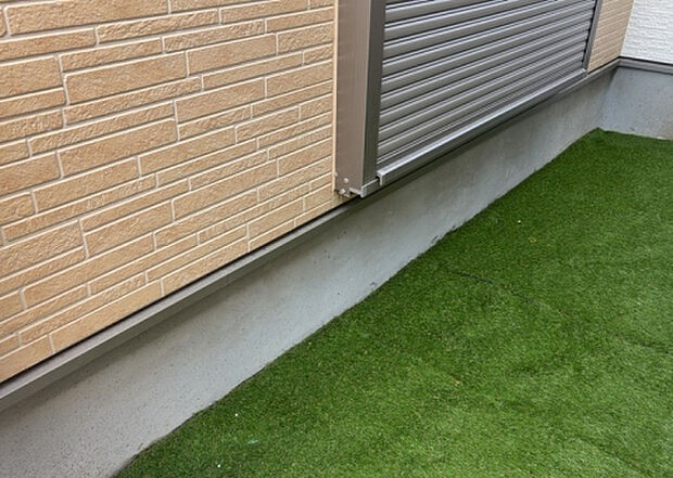 木造住宅とは土台、壁、柱など建築物の強度を支える構造体の材に木が使用されている構造を指します。構造体は建物の自重を支えるだけではなく風圧や水圧、積裁荷重などあらゆる衝撃に耐えるための基礎です。