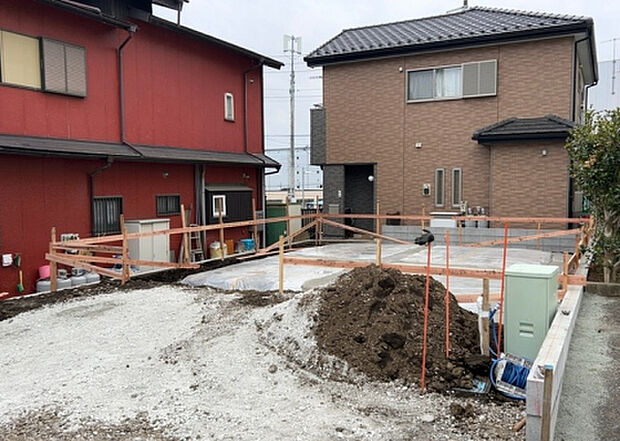 木造住宅とは土台、壁、柱など建築物の強度を支える構造体の材に木が使用されている構造を指します。構造体は建物の自重を支えるだけではなく風圧や水圧、積裁荷重などあらゆる衝撃に耐えるための基礎です。