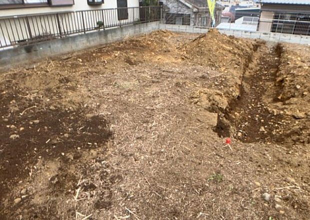 家族でのBBQを行うのであれば3坪程度の広さがあればよいでしょう。ガーデニングや家庭菜園を楽しむ際は、手入れが行き届く範囲にすると安心です。また、庭のある方角や接道が気になる方は事前に確認しましょう。