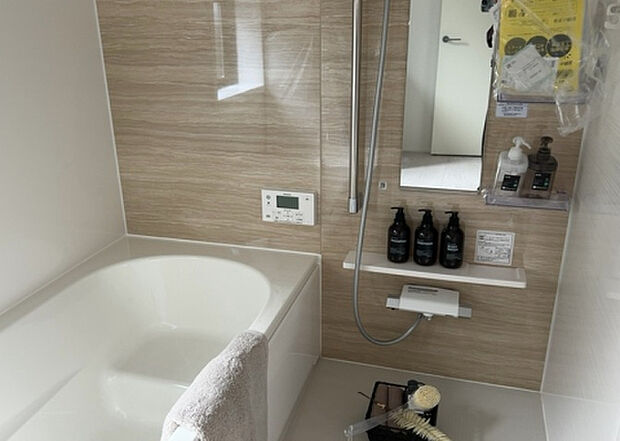 入浴時の快適さも大事なことですが、綺麗な状態を維持できなければ気持ちよく入浴できません。毎日の掃除が楽という点は大事なポイントになります！カビが生えにくく掃除がしやすい、壁や浴槽を選ぶといいでしょう。