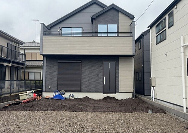 ついに完成致しました！現地をご見学に行く際は、道路の幅や周辺の交通量、施設などをご確認頂くことをおすすめします！物件の流れが早いため、内見をしたい方はお早めに当社営業までお問い合わせ頂きご予約下さい！