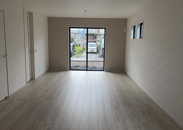 リビングの間取りの種類は大きくわけてリビングとダイニングが別になっているタイプ、リビングダイニング一体型です。どちらも一長一短ですので、家を選ぶ時はその両面をチェックして決めるようにしましょう。