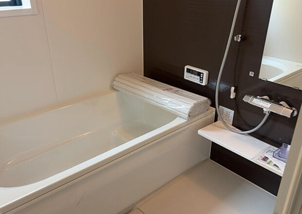 入浴時の快適さも大事なことですが、綺麗な状態を維持できなければ気持ちよく入浴できません。毎日の掃除が楽という点は大事なポイントになります！カビが生えにくく掃除がしやすい、壁や浴槽を選ぶといいでしょう。